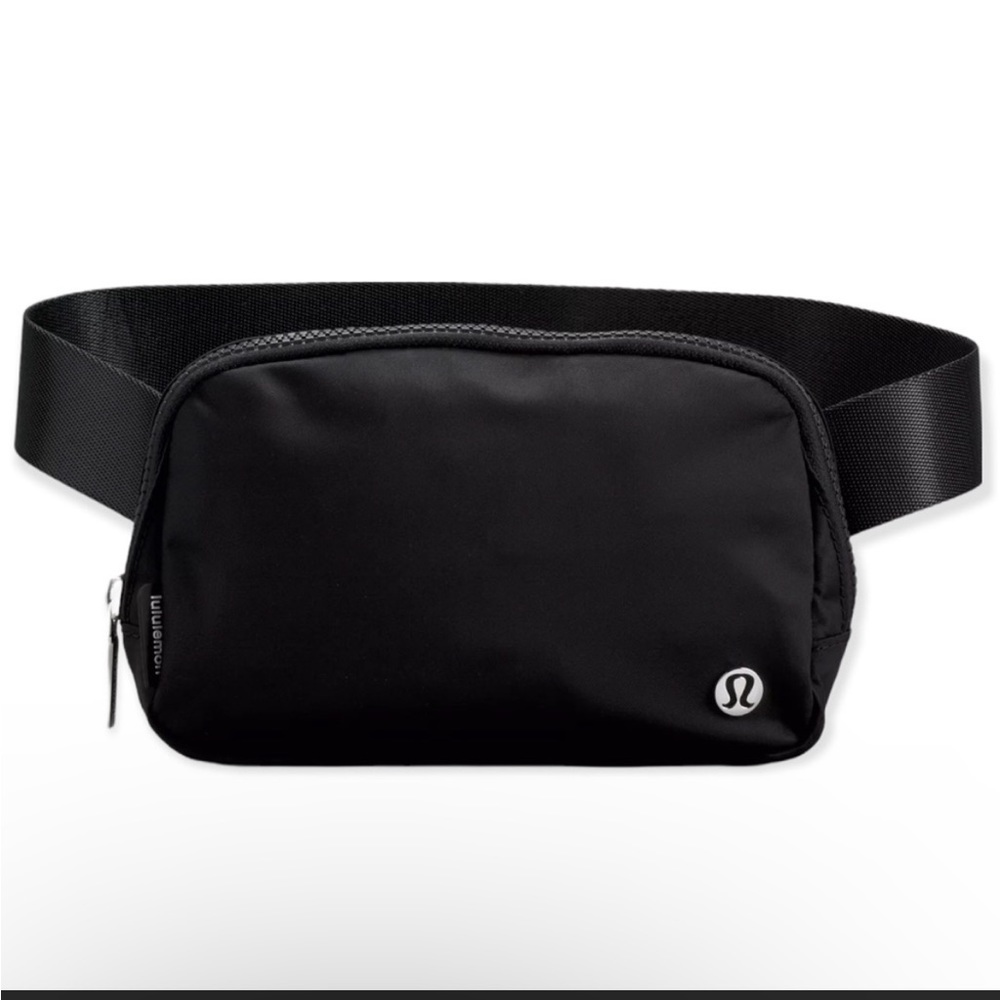 Lululemon Black Everywhere Belt Bag New